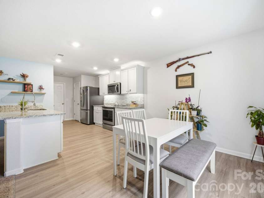 565 Hawley Street, Charlotte, NC 28214.  MLS# CAR4389951, YatesRealty ID 27957. 