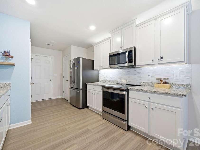 565 Hawley Street, Charlotte, NC 28214.  MLS# CAR4389951, YatesRealty ID 27957. 