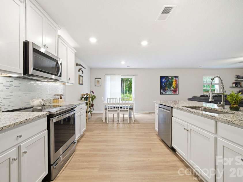 565 Hawley Street, Charlotte, NC 28214.  MLS# CAR4389951, YatesRealty ID 27957. 