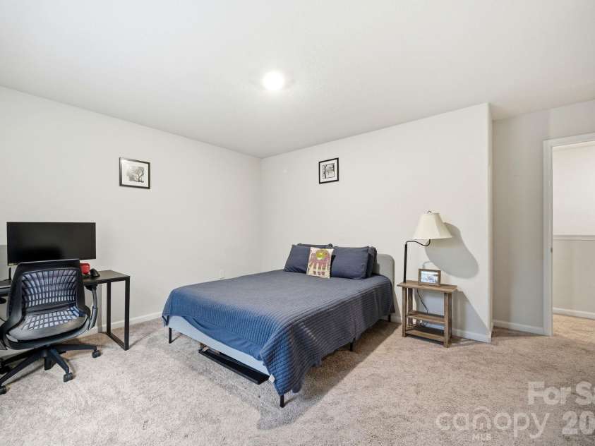 565 Hawley Street, Charlotte, NC 28214.  MLS# CAR4389951, YatesRealty ID 27957. 
