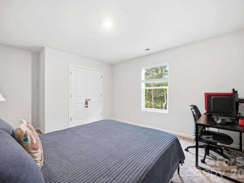 565 Hawley Street, Charlotte, NC 28214.  MLS# CAR4389951, YatesRealty ID 27957. 