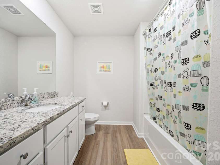 565 Hawley Street, Charlotte, NC 28214.  MLS# CAR4389951, YatesRealty ID 27957. 