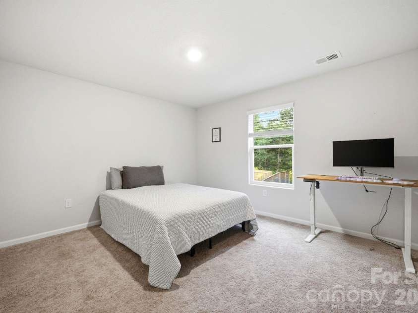 565 Hawley Street, Charlotte, NC 28214.  MLS# CAR4389951, YatesRealty ID 27957. 