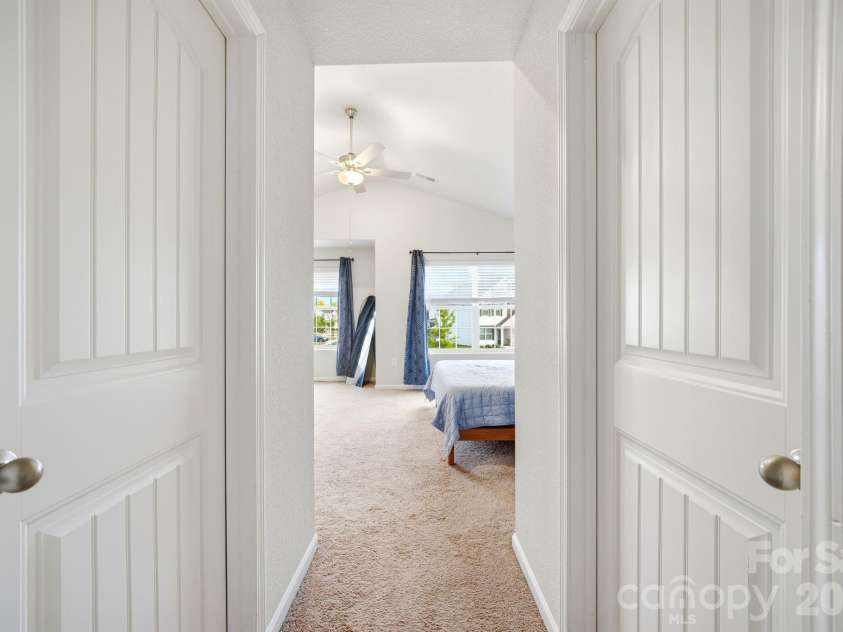 565 Hawley Street, Charlotte, NC 28214.  MLS# CAR4389951, YatesRealty ID 27957. 
