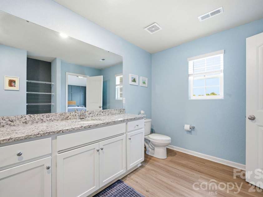 565 Hawley Street, Charlotte, NC 28214.  MLS# CAR4389951, YatesRealty ID 27957. 