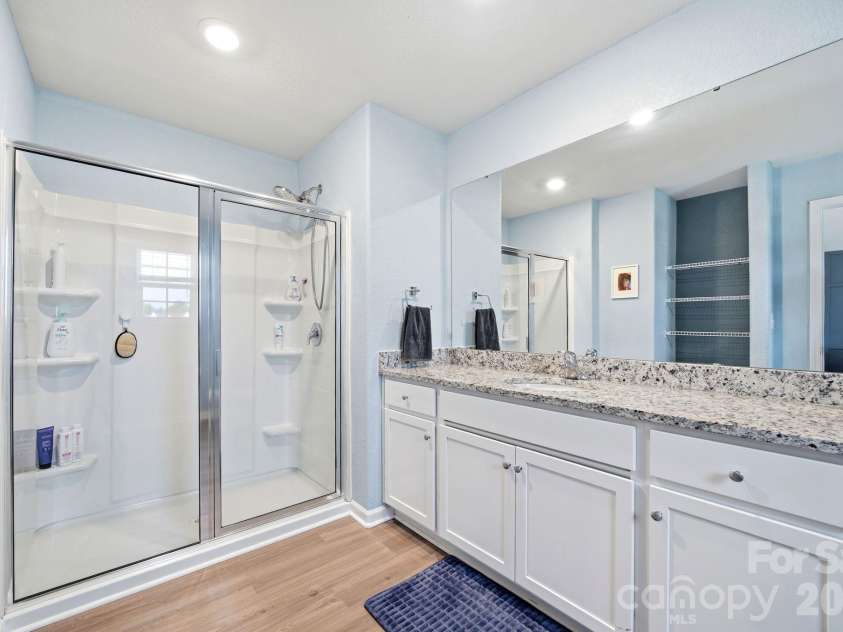 565 Hawley Street, Charlotte, NC 28214.  MLS# CAR4389951, YatesRealty ID 27957. 