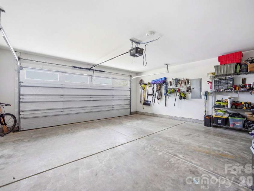 565 Hawley Street, Charlotte, NC 28214.  MLS# CAR4389951, YatesRealty ID 27957. 