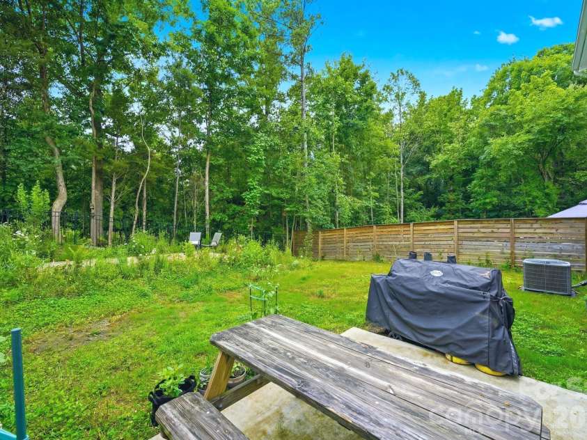 565 Hawley Street, Charlotte, NC 28214.  MLS# CAR4389951, YatesRealty ID 27957. 