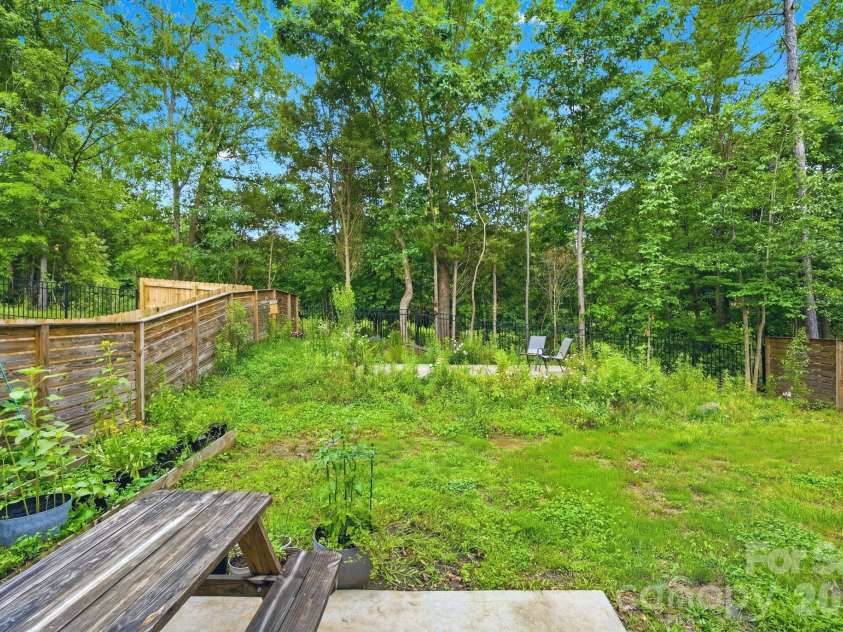 565 Hawley Street, Charlotte, NC 28214.  MLS# CAR4389951, YatesRealty ID 27957. 