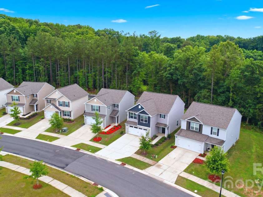 565 Hawley Street, Charlotte, NC 28214.  MLS# CAR4389951, YatesRealty ID 27957. 