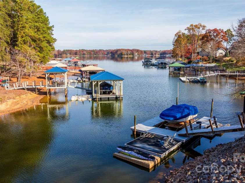 9372 Island Point Road, Sherrills Ford, NC 28673.  MLS# CAR4265031, YatesRealty ID 27957. 