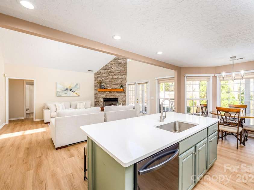 9372 Island Point Road, Sherrills Ford, NC 28673.  MLS# CAR4265031, YatesRealty ID 27957. 