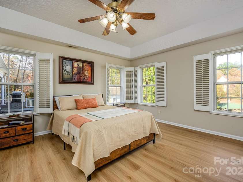 9372 Island Point Road, Sherrills Ford, NC 28673.  MLS# CAR4265031, YatesRealty ID 27957. 