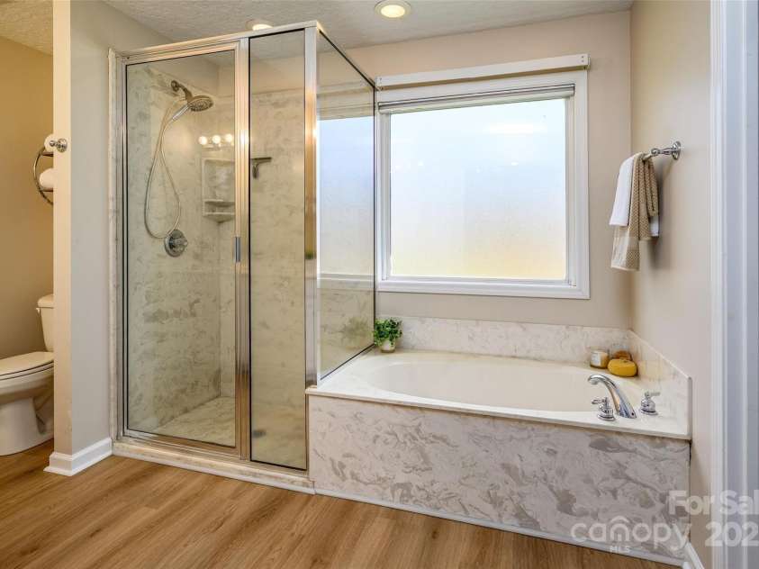 9372 Island Point Road, Sherrills Ford, NC 28673.  MLS# CAR4265031, YatesRealty ID 27957. 