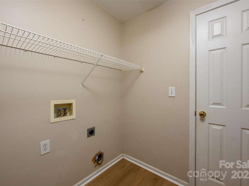 9372 Island Point Road, Sherrills Ford, NC 28673.  MLS# CAR4265031, YatesRealty ID 27957. 