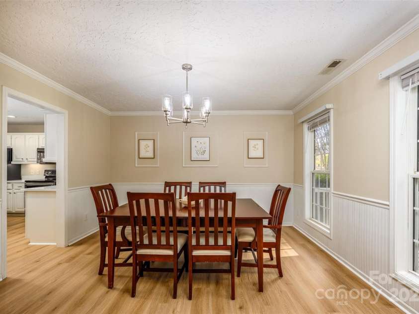 9372 Island Point Road, Sherrills Ford, NC 28673.  MLS# CAR4265031, YatesRealty ID 27957. Dinning