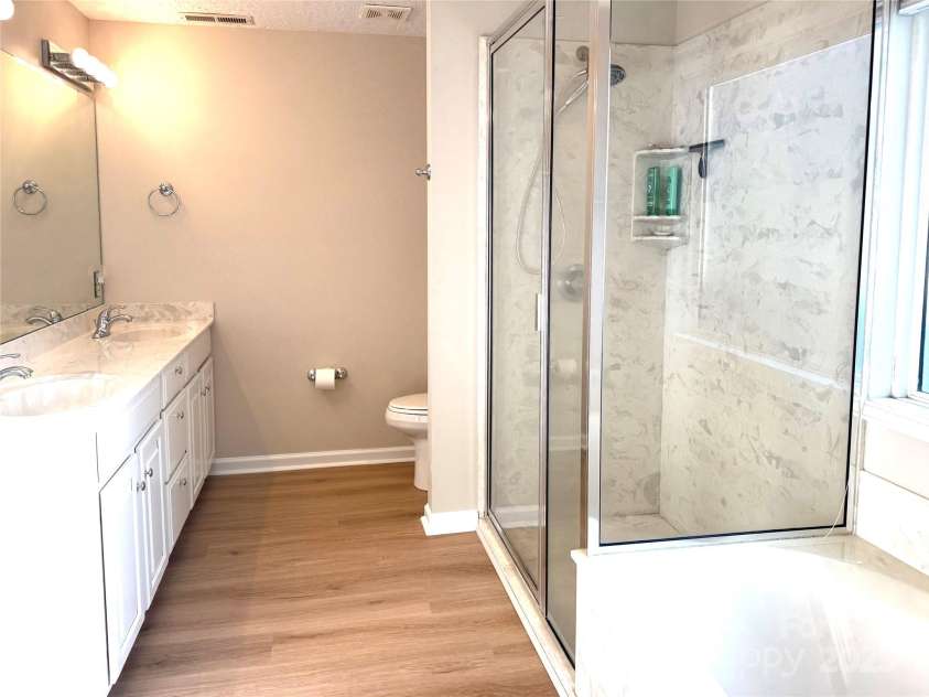 9372 Island Point Road, Sherrills Ford, NC 28673.  MLS# CAR4265031, YatesRealty ID 27957. Primary bath