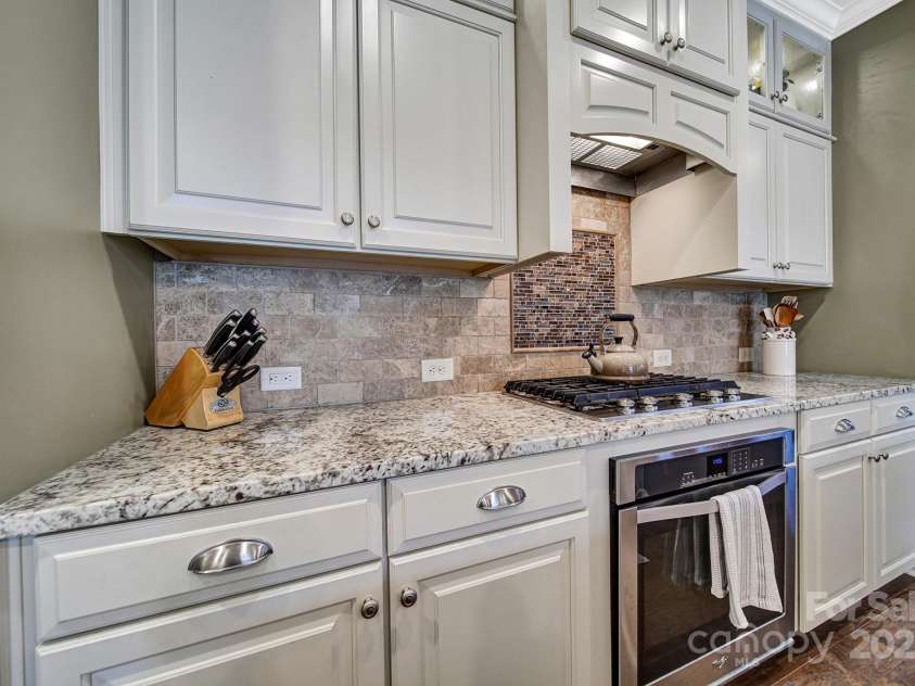 998 Emory Lane, Fort Mill, SC 29708.  MLS# CAR4263717, YatesRealty ID 27961. 