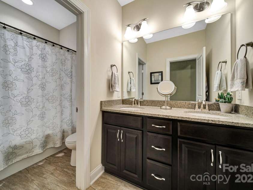 998 Emory Lane, Fort Mill, SC 29708.  MLS# CAR4263717, YatesRealty ID 27961. 