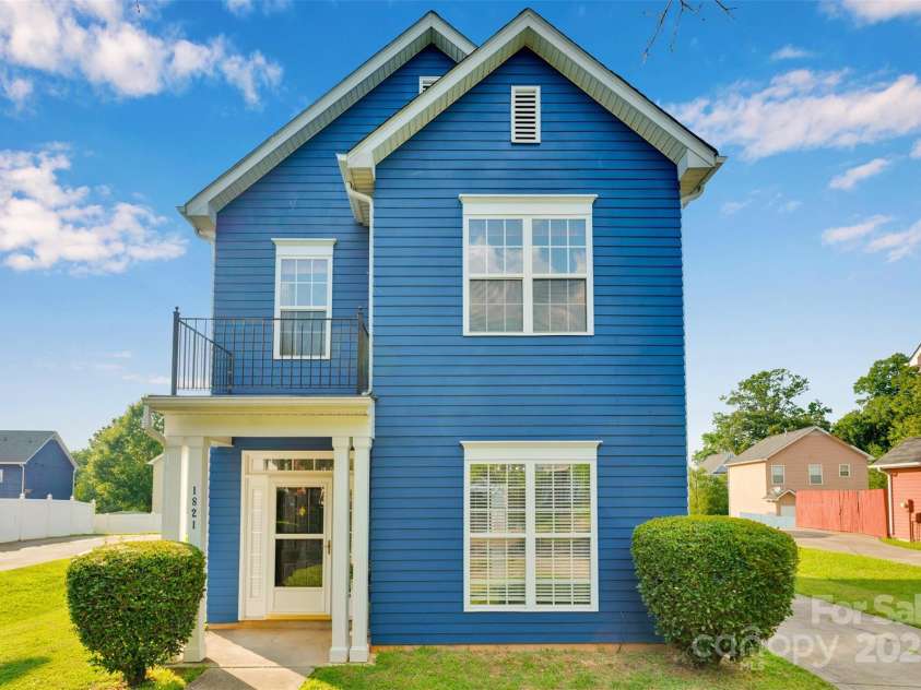 1821 Ethel Guest Lane, Charlotte, NC 28206.  MLS# CAR4276881, YatesRealty ID 27963. 