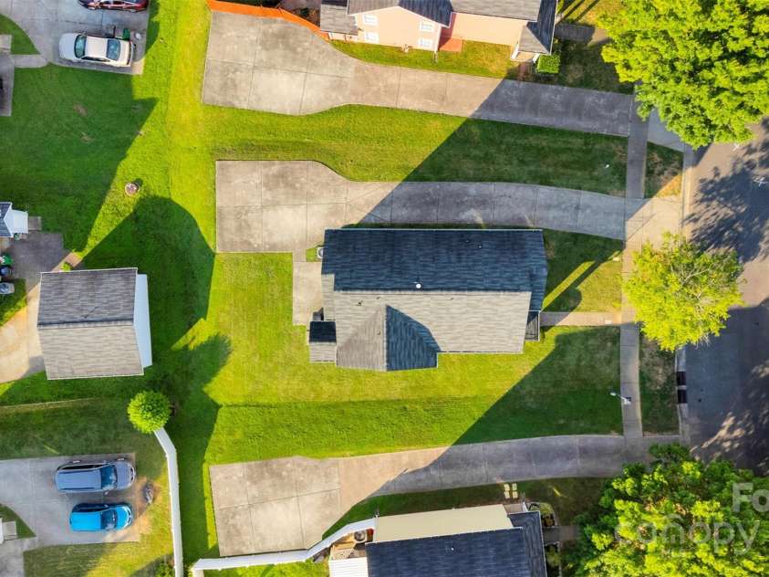 1821 Ethel Guest Lane, Charlotte, NC 28206.  MLS# CAR4276881, YatesRealty ID 27963. Fantastic location close to 