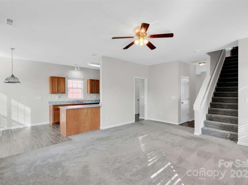 1821 Ethel Guest Lane, Charlotte, NC 28206.  MLS# CAR4276881, YatesRealty ID 27963. Large living room opens up to the kitchen and breakfast area, making this a great home for entertaining