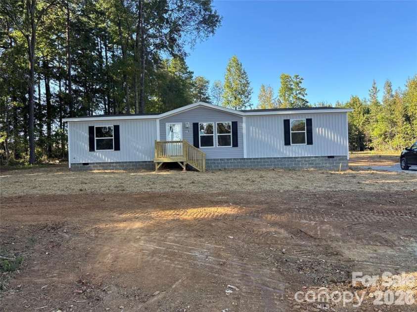 526 Lake Mullis Road, Harmony, NC 28634.  MLS# CAR4377958, YatesRealty ID 27964. 