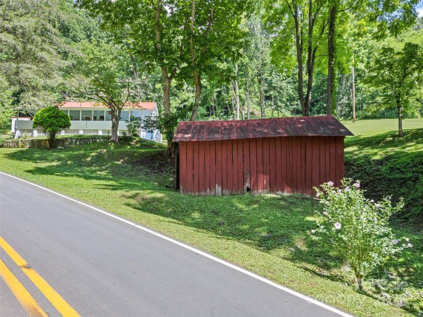 556 Crawford Cemetery Road, Sylva, NC 28779.  MLS# CAR4281056, YatesRealty ID 27964. 
