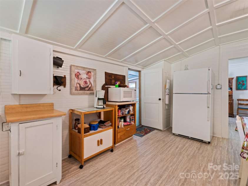 556 Crawford Cemetery Road, Sylva, NC 28779.  MLS# CAR4281056, YatesRealty ID 27964. 