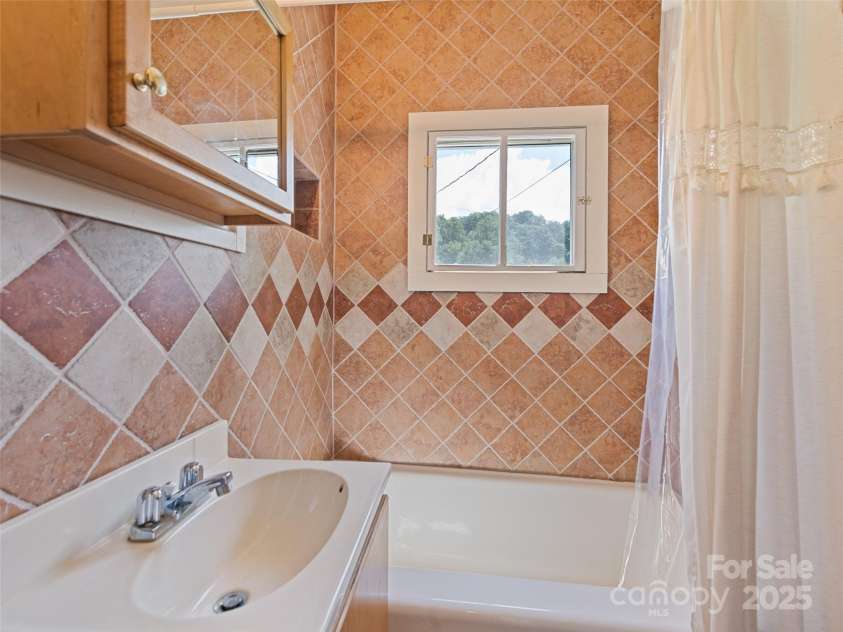 556 Crawford Cemetery Road, Sylva, NC 28779.  MLS# CAR4281056, YatesRealty ID 27964. 