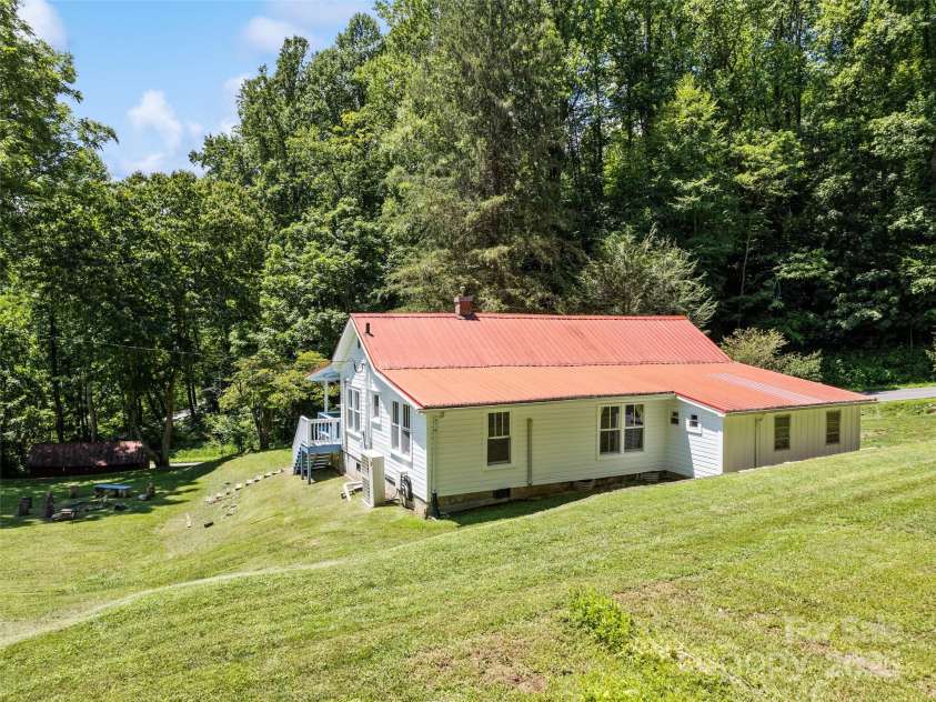 556 Crawford Cemetery Road, Sylva, NC 28779.  MLS# CAR4281056, YatesRealty ID 27964. 
