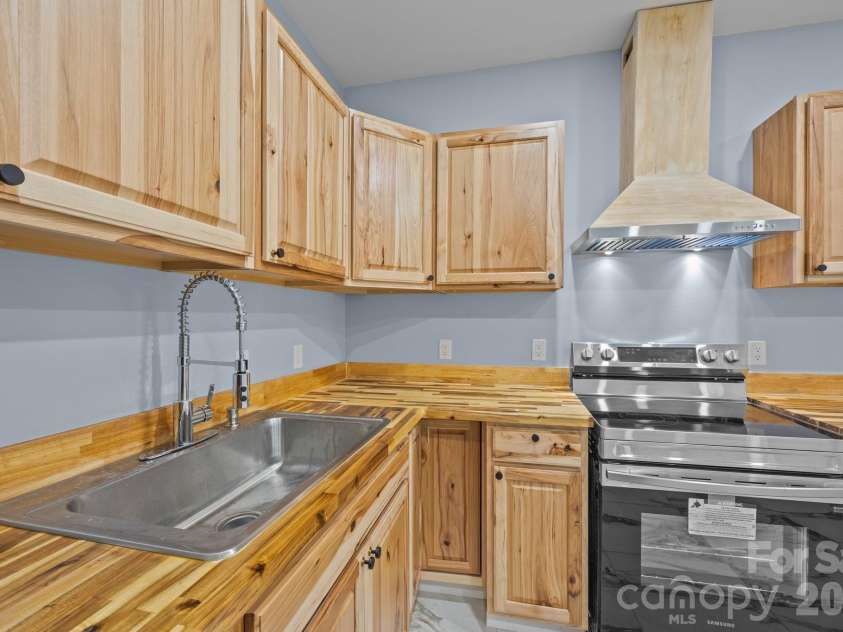 593 Cedar Creek Road, Biscoe, NC 27209.  MLS# CAR4214705, YatesRealty ID 27965. Kitchen