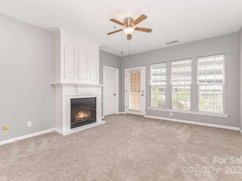 14857 Santa Lucia Drive, Charlotte, NC 28277.  MLS# CAR4258978, YatesRealty ID 27966. Living room