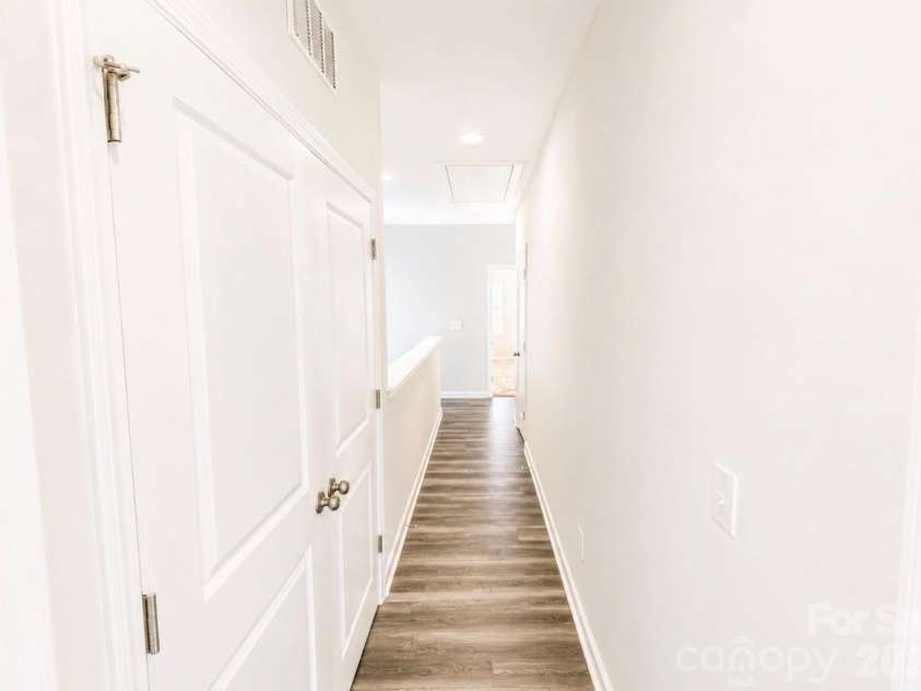 5828 Salamander Run Lane, Charlotte, NC 28215.  MLS# CAR4385719, YatesRealty ID 27966. 