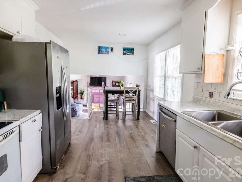 2545 Cedarwild Road, Charlotte, NC 28212.  MLS# CAR4383741, YatesRealty ID 27967. Dining Area
