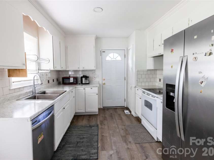 2545 Cedarwild Road, Charlotte, NC 28212.  MLS# CAR4383741, YatesRealty ID 27967. Kitchen