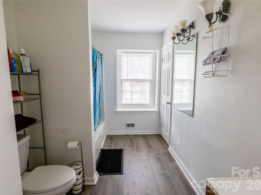 2545 Cedarwild Road, Charlotte, NC 28212.  MLS# CAR4383741, YatesRealty ID 27967. Primary Bath