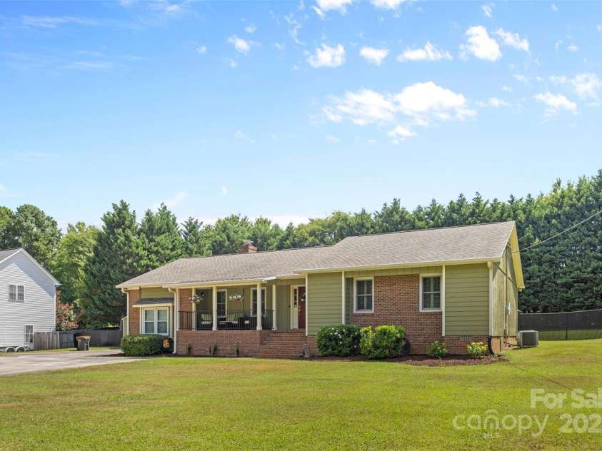 2948 Stoneybrook Drive, Fort Mill, SC 29708.  MLS# CAR4281354, YatesRealty ID 27967. 