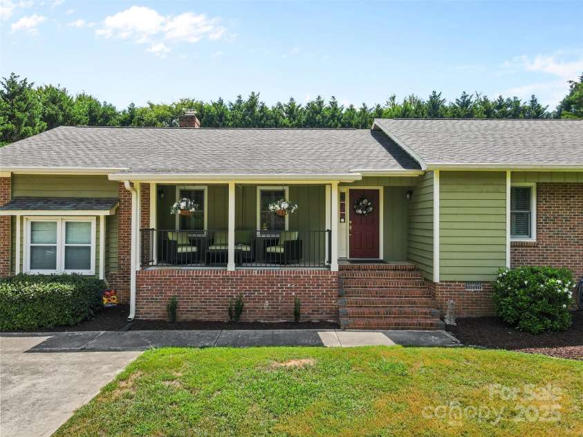 2948 Stoneybrook Drive, Fort Mill, SC 29708.  MLS# CAR4281354, YatesRealty ID 27967. 