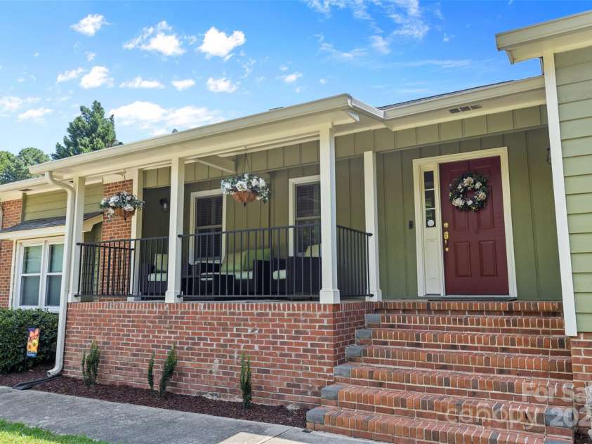 2948 Stoneybrook Drive, Fort Mill, SC 29708.  MLS# CAR4281354, YatesRealty ID 27967. 