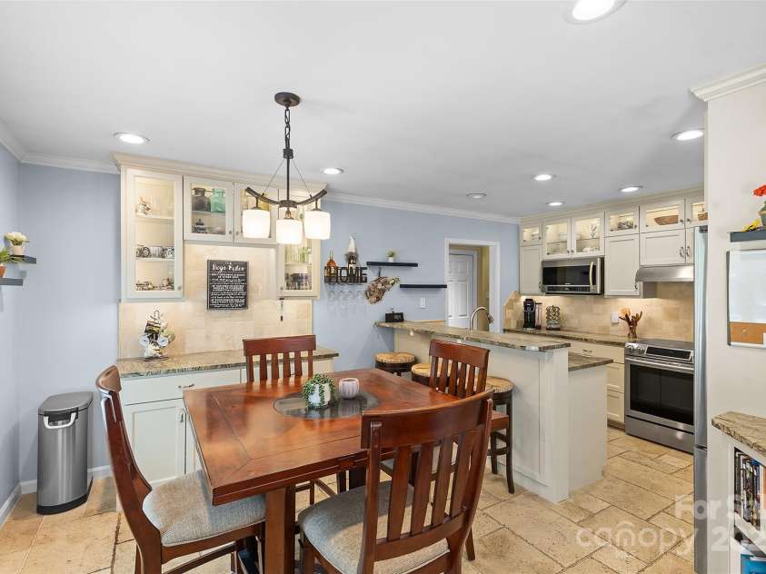 2948 Stoneybrook Drive, Fort Mill, SC 29708.  MLS# CAR4281354, YatesRealty ID 27967. Dining Area w/built ins