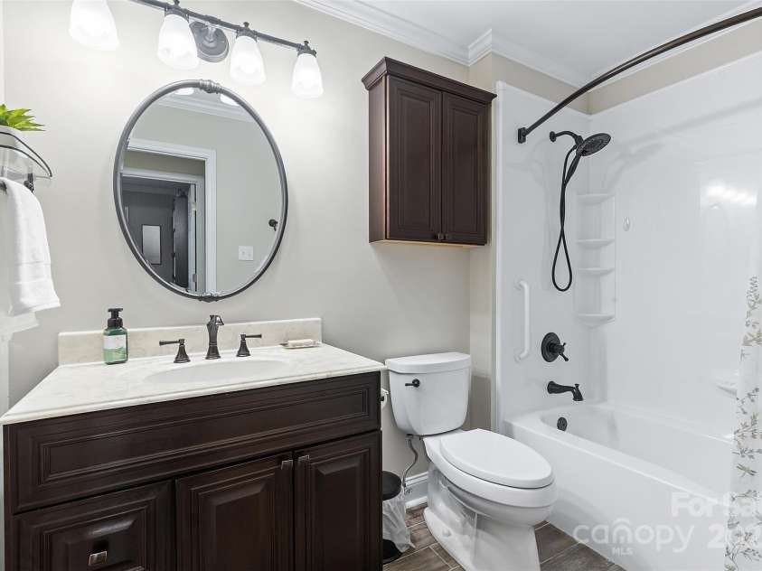 2948 Stoneybrook Drive, Fort Mill, SC 29708.  MLS# CAR4281354, YatesRealty ID 27967. Hall Bath