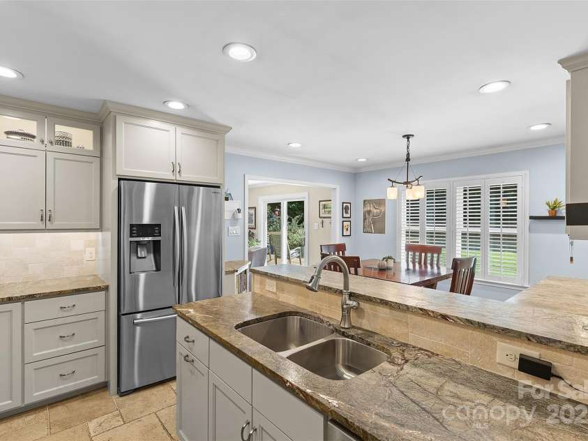 2948 Stoneybrook Drive, Fort Mill, SC 29708.  MLS# CAR4281354, YatesRealty ID 27967. Kitchen