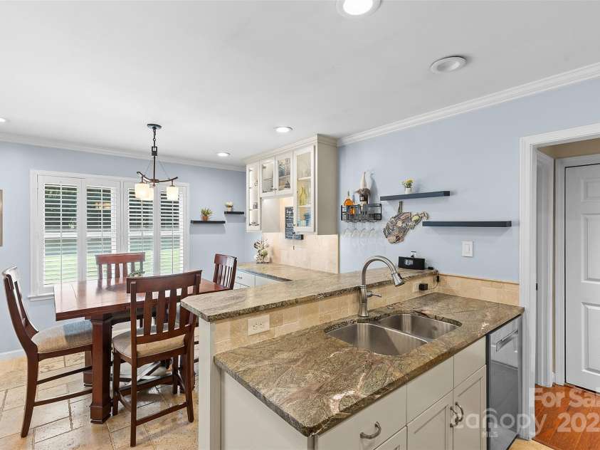 2948 Stoneybrook Drive, Fort Mill, SC 29708.  MLS# CAR4281354, YatesRealty ID 27967. Kitchen/Dining