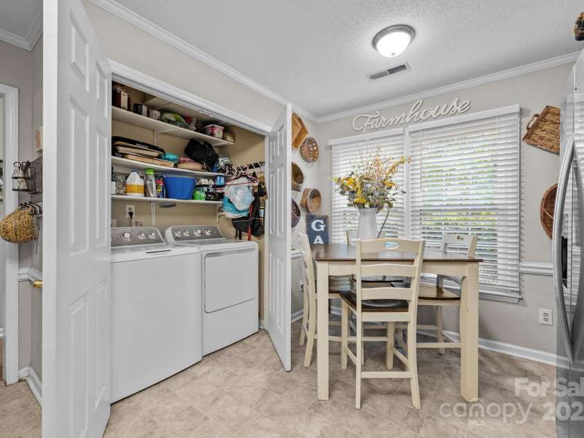 4601 Lawndale Drive, Greensboro, NC 27455.  MLS# CAR4280749, YatesRealty ID 27969. 