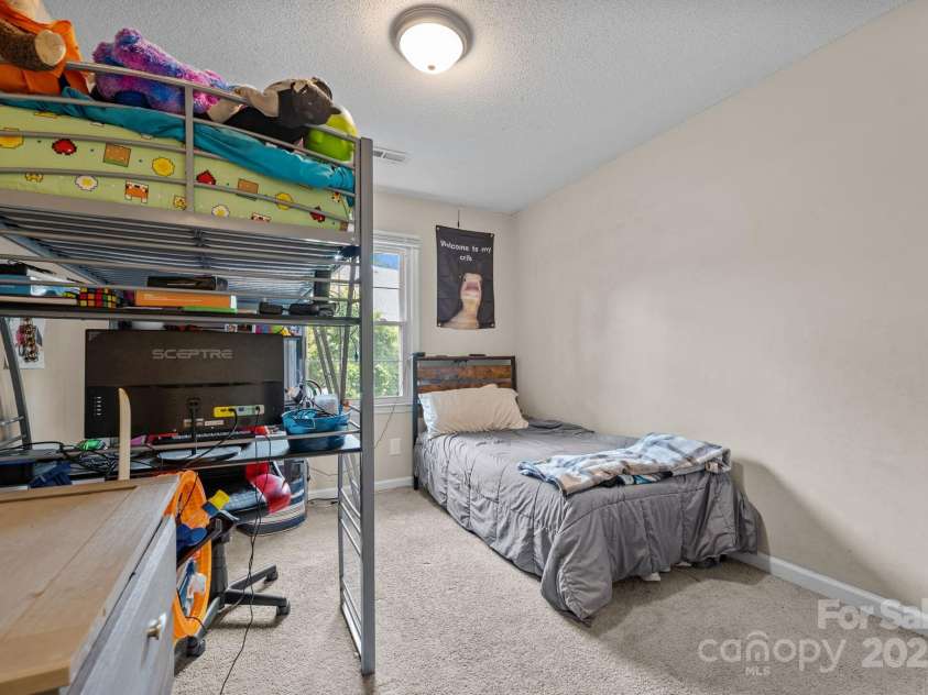 4601 Lawndale Drive, Greensboro, NC 27455.  MLS# CAR4280749, YatesRealty ID 27969. 