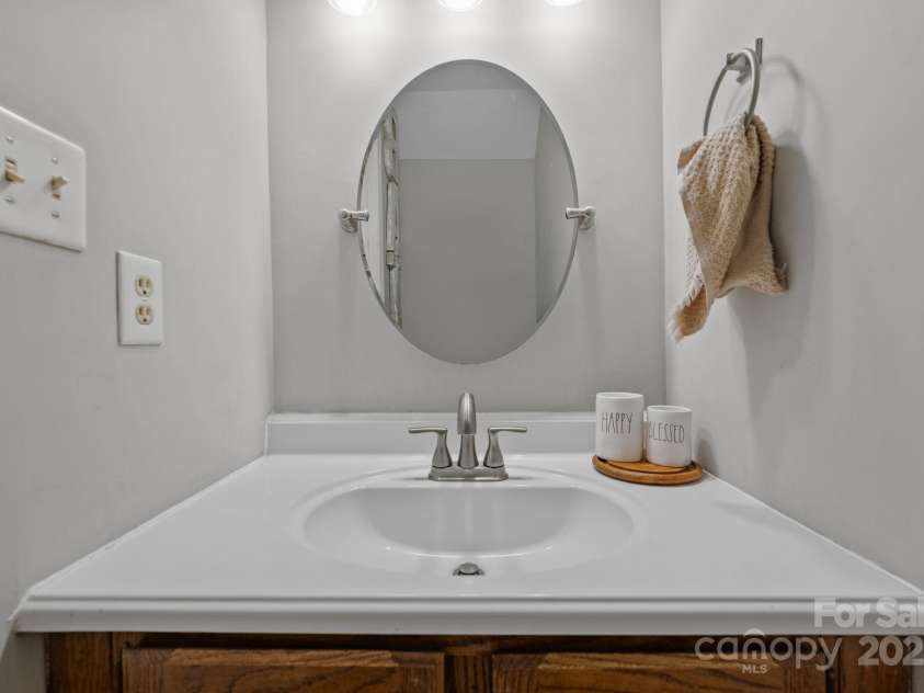 4601 Lawndale Drive, Greensboro, NC 27455.  MLS# CAR4280749, YatesRealty ID 27969. 