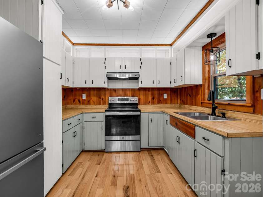 670 Cedar Creek Road, Lake Lure, NC 28746.  MLS# CAR4382823, YatesRealty ID 27969. 
