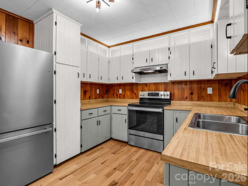 670 Cedar Creek Road, Lake Lure, NC 28746.  MLS# CAR4382823, YatesRealty ID 27969. 