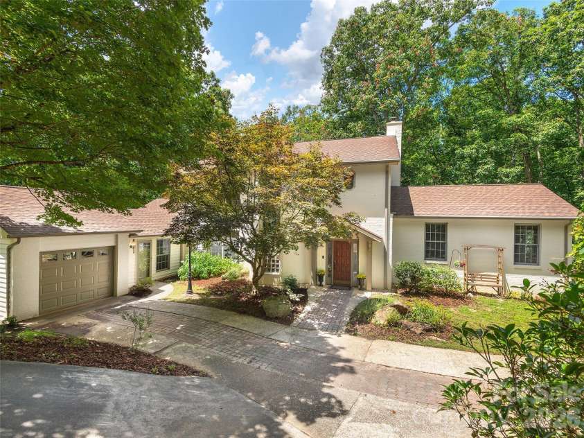 608 Upper Sondley Drive, Asheville, NC 28805.  MLS# CAR4283566, YatesRealty ID 2797. 